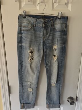 Maurices Light Blue Distressed Cropped Stretch Jeans- Size Small/Regular